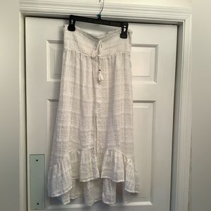 Ladies white and silver thread beach cover up skirt. Size L